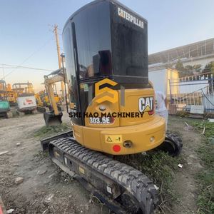 Presque neuf, de haute qualité, mini-excavatrice hydraulique sur chenilles Caterpillar 303 de 3 tonnes d'occasion pour travaux d'aménagement paysager - Product Image 4