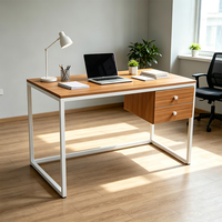 Bureau d'ordinateur ergonomique moderne pour la maison et le bureau, avec rangement, gain de place, en panneaux de fibres et tubes en acier, qualité supérieure, directement de l'usine
