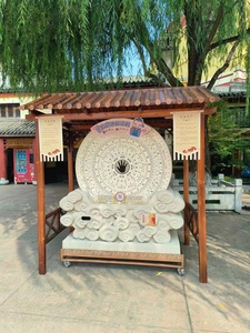 Borne d'auto-entretenement de style fortune-teller gitan avec fonction tactile et sortie de souvenirs pour attraction touristique - Product Image 1