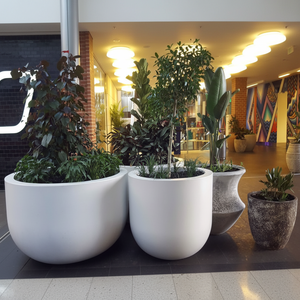 Macetero Redondo de Fibra de Vidrio Blanco de Lujo - Decoración Exterior Duradera para Vestíbulos de Hoteles y Centros Comerciales - Product Image 1