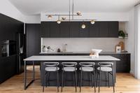 Meuble d'îlot de cuisine Shaker au design moderne et épuré avec panneaux en MDF et mélamine, porte Shaker contemporaine et rangement intégré