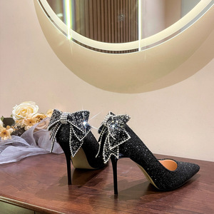 <span class=keywords><strong>Scarpe</strong></span> <span class=keywords><strong>da</strong></span> Donna con Fiocco Lucido, Tacchi Alti Argentati, Décolleté <span class=keywords><strong>da</strong></span> Principessa con Cristalli per Tutte le Stagioni, <span class=keywords><strong>Scarpe</strong></span> <span class=keywords><strong>da</strong></span> <span class=keywords><strong>Sposa</strong></span> Trendy, Vendita all'Ingrosso dalla Fabbrica - Product Image 3