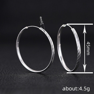 Boucles d'oreilles audacieuses pour femmes, design unique et délicat, bijoux tendance - Product Image 4