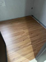 Piso de PVC de Diseño Moderno Grano de Plástico Vinílico SPC para Interiores a Prueba de Agua de 2 mm Instalación con Sistema de Clic