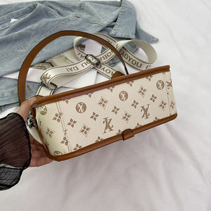 กระเป๋าสะพายข้างผู้หญิง ดีไซน์ทันสมัย แบรนด์ดีไซเนอร์ ซิปปิด สายสะพายสองเส้น พกพาสะดวก วัสดุ PU ซับในโพลีเอสเตอร์ - Product Image 2