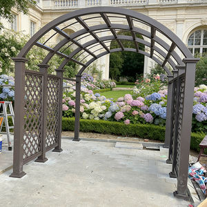 Pérgola de Jardín Semicerrada con Listones de Aluminio Tratado Térmicamente y Diseño Arqueado para Privacidad, Bloquea la Vista de los Vecinos y Permite la Crecimiento de Plantas Trepadoras - Product Image 6