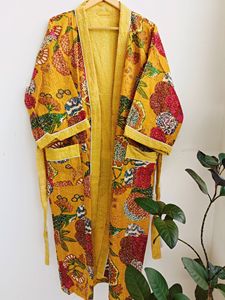 Robe de travail manuel Kantha vintage pour femmes à forte demande, longueur au genou pour vêtements de nuit disponible en vrac - Product Image 4