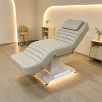 Table de Massage Moderne en Cuir à Base Blanche, Lit de Spa Électrique à 3 Moteurs avec Lumières LED pour Soins Esthétiques et Faciaux