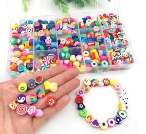 Perline all'ingrosso fai da te per bambini in età prescolare con diverse forme, colori e disegni stampati – Divertimento per i più piccoli con i amici durante il tempo trascorso a creare braccialetti fai da te - Product Image 2