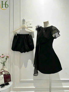 Conjunto de Vestido Corto Negro con Chal Floral en el Cuello, Vestido Mini de Manga Corta con Estampado Floral, Vestido Casual Elegante de Alta Calidad con Corte en A - Product Image 2