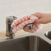 Construction durable résistant aux lavages répétés au lave-linge sans se décolorer ni rétrécir, essentiel et polyvalent pour la maison