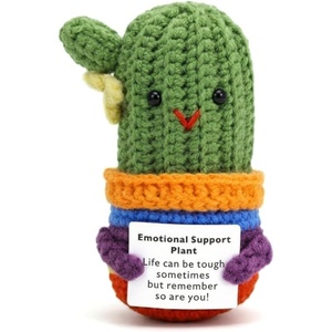 Cactus miniature au crochet pour décoration de bureau et cadeau de fêtes : une peluche végétale au crochet réconfortante avec une carte inspirante - Product Image 1