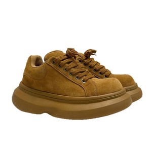 La inspiración del diseñador provino de los zapatos de plataforma. Zapatos de Plataforma Ideales para Caminar a Diario y a la Moda - Product Image 1