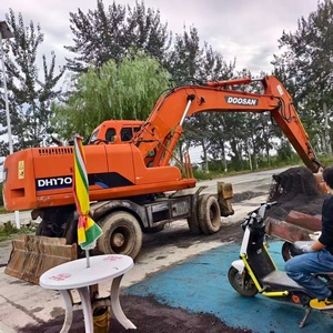 Excavatrice sur roues Doosan DH170W-7 avec godet de terrassement, équipement de construction d'occasion - Product Image 3
