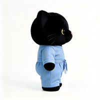 Peluche chat noir mignon et moelleux en gros avec pyjama rayé bleu clair, poupée animale chaton en peluche personnalisée