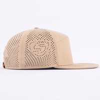 Casquette Snapback pour homme à 7 panneaux, personnalisable OEM, avec logo en caoutchouc, en polyester, avec trous découpés au laser, pour le sport