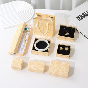 Boîte à bijoux en papier de style frais, carrée, verte, gaufrée, avec couvercle et base, pour colliers, boucles d'oreilles, bracelets et pendentifs – Stock usine - Product Image 6