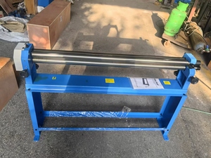 <span class=keywords><strong>Petite</strong></span> machine à rouler les cônes de tôle en alliage Rouleau métallique manuel W01-0.8X2000 à 3 rouleaux portant le noyau Service de formation - Product Image 3