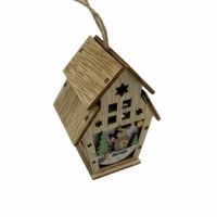 Maison de Noël en bois faite à la main USUN avec lumières LED changeantes de couleur 6,2x4,7x8,3cm pour la décoration de Noël