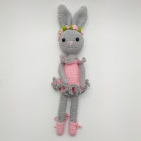 Peluche lapin au crochet faite à la main poupée ballerine mignonne cadeau de douche farce de Pâques pour bébé