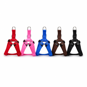 Harnais pour chien personnalisé avec logo, réglable et rembourré, deux anneaux en D métalliques, boucle à dégagement rapide, vente en gros OEM ODM - Product Image 2