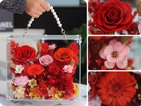 Boîte à fleurs éternelles mixtes préservées en acrylique avec poignée chaîne de perles, décoration florale romantique pour la maison, cadeau de vacances