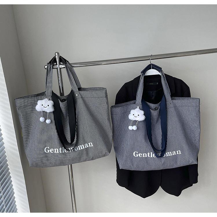 If you need a pendant, please contact customer service to adjust the price.