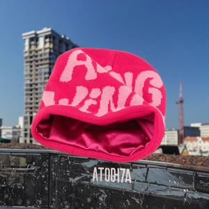 Berretto Jacquard Lavorato a Maglia Personalizzato Stile Y2K, Caldo per Autunno e Inverno, in Acrilico con Fodera in Raso di Seta e Design a Pois Stampato - Product Image 3