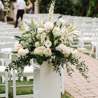 Arrangements floraux de mariage MoKtong : Superbe boule de fleurs blanches en soie de 70 cm avec feuilles de saule pour salle de banquet