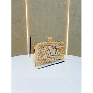 Kalp Şeklinde El Çantası, Kadınlar İçin Kristal Taşlı Abiye Çantası, Altın Kristal El Çantası - Product Image 4