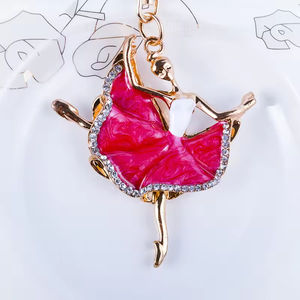 Le porte-clés féerique de la ballerine élégante, un porte-clés scintillant en strass et cristal, est un bijou charmant pour les sacs de femmes - Product Image 2