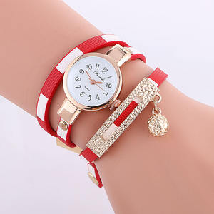 <span class=keywords><strong>Montre</strong></span> pour femme à bracelet fin à carreaux, tendance, avec <span class=keywords><strong>pendentif</strong></span> <span class=keywords><strong>boule</strong></span> dorée, vente chaude - Product Image 3