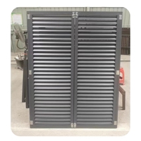 Volets extérieurs horizontaux en aluminium, réglables ou fixes, avec lignes élégantes, durables et écologiques, pour une sécurité accrue.