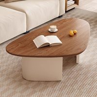 Table basse élégante et moderne à panneaux réglables, finition lisse en grain de bois naturel, pour les espaces contemporains de maisons et d'appartements