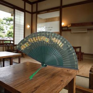 Éventail pliant en bambou fait main, nouveau style ancien, paon doré, art populaire peint, vert bleu noir, cadeau d'affaires traditionnel Hanfu - Product Image 3