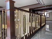Balustrades et rampes d'escalier modernes pour villas en pierre de jade avec garde-corps en laiton, hauteur personnalisable