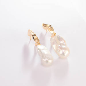 Boucles d'oreilles en perles baroques naturelles à fort lustre, plaquées argent et or, 14-18 mm, 100% perles d'eau douce naturelles. Prix d'usine en gros. - Product Image 5