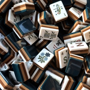 Juego de Mahjong Americano de Acrílico Black Bear, Fichas de Mahjong de Acrílico de Cuatro Capas, Juego de Mahjong Portátil para Uso Doméstico, Estilo Americano - Product Image 1