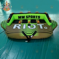 Bateau gonflable tractable Nova RIOT 4P pour sports nautiques, 3-4 personnes, positions assises ou accroupies, qualité commerciale robuste
