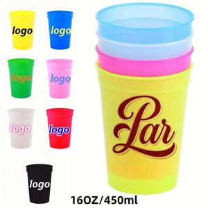 Gobelet en plastique réutilisable personnalisé de 16 oz avec couvercle et paille, gobelet de stade à changement de couleur à froid avec logo – Vente en gros - Product Image 1