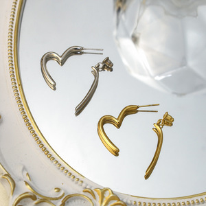 Heart Shape Gold <b>Stud</b> Earrings <b>Titanium</b> Steel Lightweight Fashion Jewelry Gift For Women 2025 New Style - Product Image 2