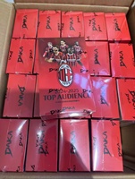 Cartes de football AC Milan en gros DAKA 2024-25 – Boîte de cartes à collectionner scellée pour les fans et les boutiques spécialisées – Articles de collection de football pour un public de premier plan