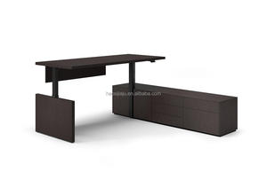 Nordico semplice noce nero elettrico tavolo di sollevamento moderno Designer in legno massello con funzione di raffreddamento per uso ufficio - Product Image 6