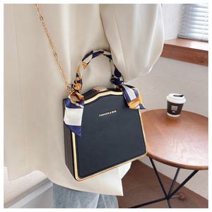 Sacs à Main en Gros Usine 2026 Tendance Chaîne Épaule Foulard en Soie pour Sac Fille Sac à Main Boîte Carrée Sacs de Luxe pour Jeunes Femmes - Product Image 3