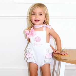 Оптовая продажа детской одежды: летние комбинезоны из сирсакера, ромперы для новорожденных с монограммой и оборками, комплекты ромперов для малышей - Product Image 1