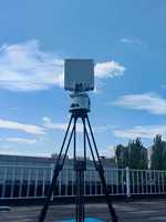 Radar de drone pour l'identification d'oiseaux et de drones, portée de 5 km, petite taille, installation facile, seuil adaptatif