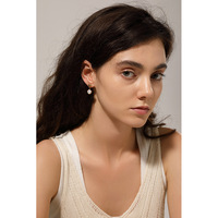 Mode Ins bijoux en forme d'éventail blanc coquille pendentif boucles d'oreilles en acier inoxydable plaqué or 18 carats boucles d'oreilles élégantes pour les femmes