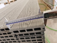 Technologie innovante, revêtement de sol moderne brossé pour applications résidentielles et commerciales en extérieur, terrasse en bois WPC ignifuge