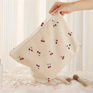 Pochette de rangement en velours côtelé à imprimé cerises - Trousse de toilette légère et portable - Product Image 3