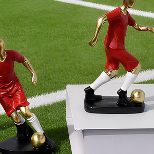 Figurine <span class=keywords><strong>de</strong></span> joueur <span class=keywords><strong>de</strong></span> <span class=keywords><strong>football</strong></span> en résine peinte à la main, ornement sportif moderne, statue <span class=keywords><strong>de</strong></span> <span class=keywords><strong>football</strong></span> pour la décoration <span class=keywords><strong>de</strong></span> la maison, <span class=keywords><strong>du</strong></span> bureau ou <span class=keywords><strong>du</strong></span> bureau à domicile - Product Image 6